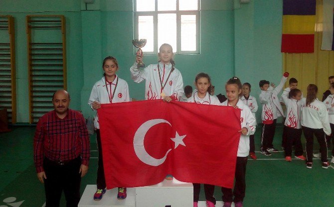 Bergamalı Milli Sporcular Balkan Şampiyonu