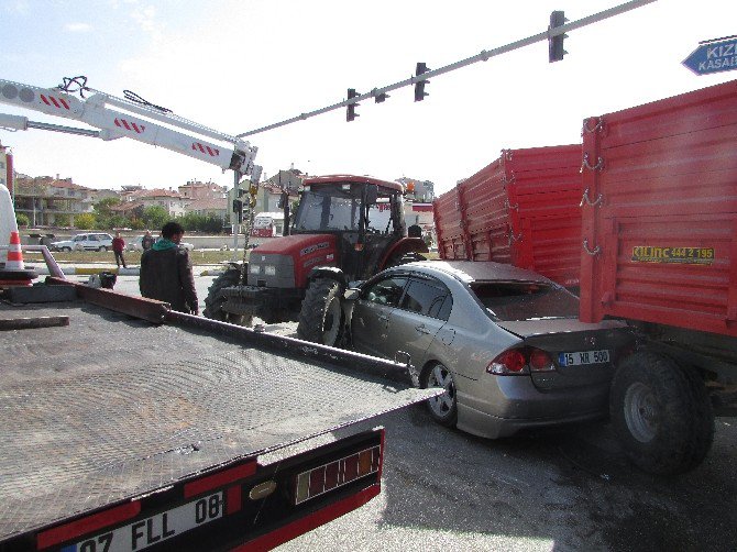 Sandıklı’da Trafik Kazası, 3 Yaralı