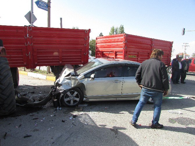 Sandıklı’da Trafik Kazası, 3 Yaralı