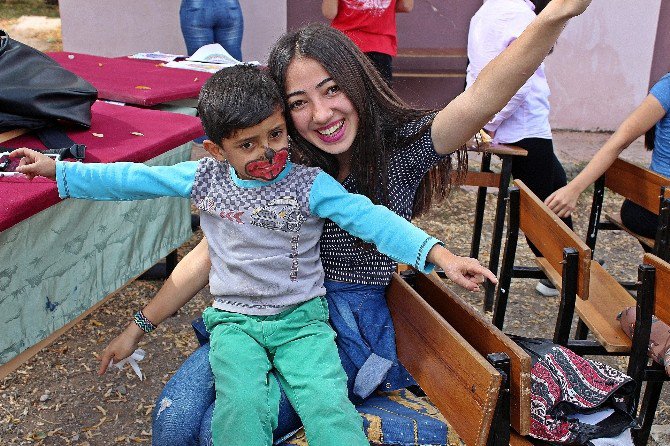 Tog Gönüllüleri Köy Okulunu Boyaladı