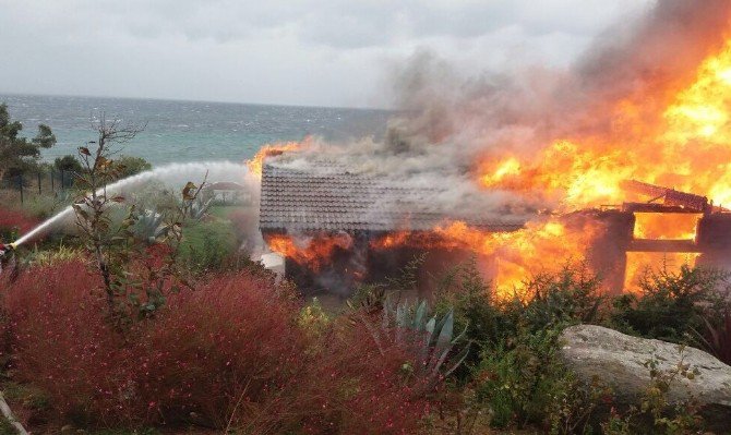 İş Adamı Ali Ağaoğlu Ve Kardeşinin Avşa’daki Yazlık Villası Küle Döndü