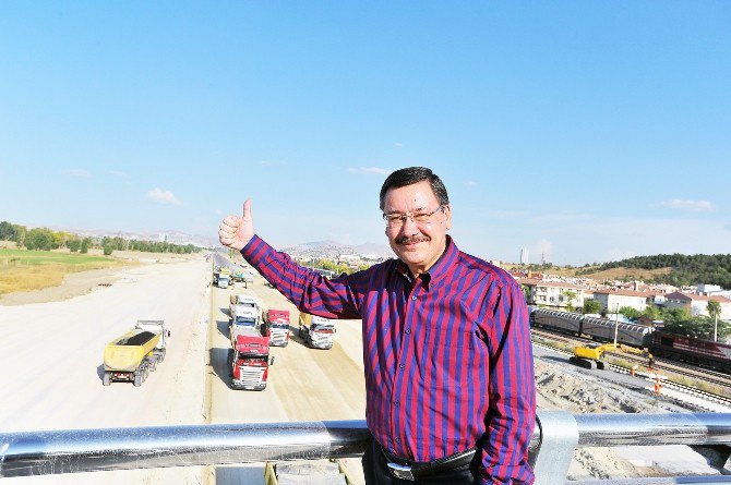 Büyükşehir’den Rekor; Bu Yıl Bin 100 Kilometre Yeni Yol Açıldı