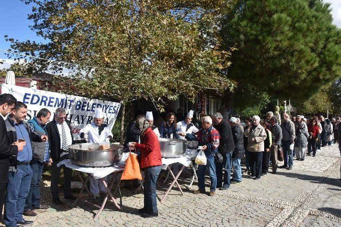 Edremit Belediyesi’nden Aşure Hayrı