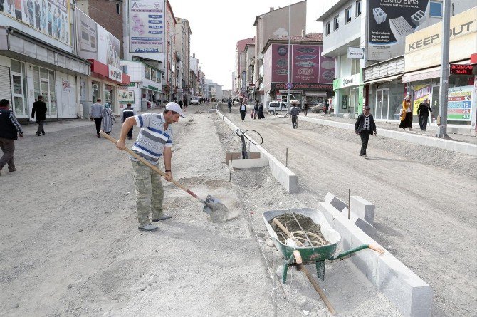 Atatürk Bulvarında Alt Yapı Çalışmaları Tamamlanıyor