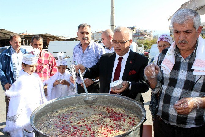 Bedesten Çarşı Esnafından Aşure Hayrı