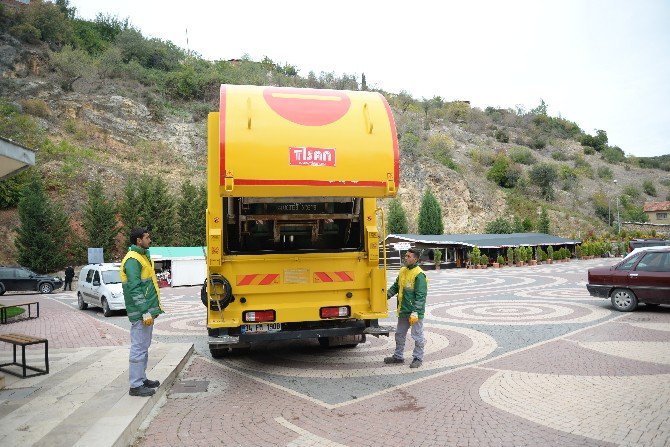 Bilecik’te Çöp Konteynerleri Yıkanarak Dezenfekte Ediliyor