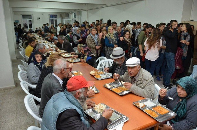 Cem Evi’nde İftar Programı Düzenlendi