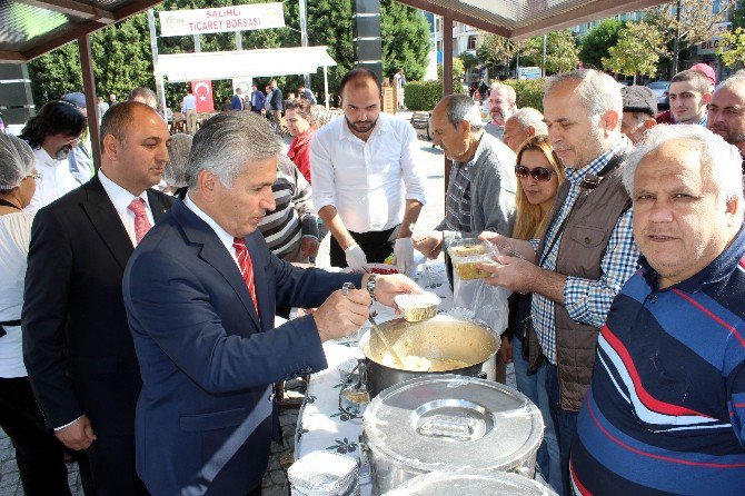 Salihli Ticaret Borsası’ndan Geleneksel Aşure İkramı