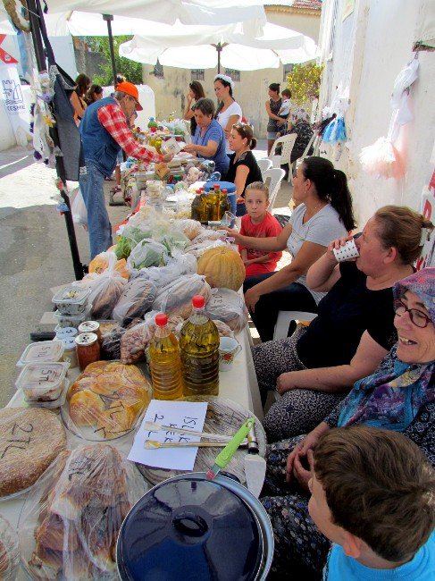 Slow Food Köyü İzmirli Sanatçıları Ağırlayacak