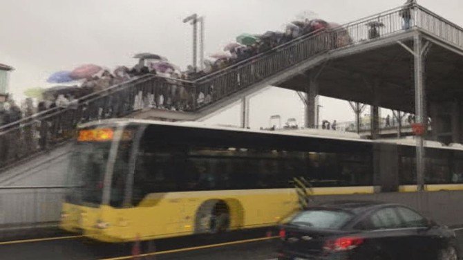 Yağmur, İstanbul Trafiğini Kilitledi