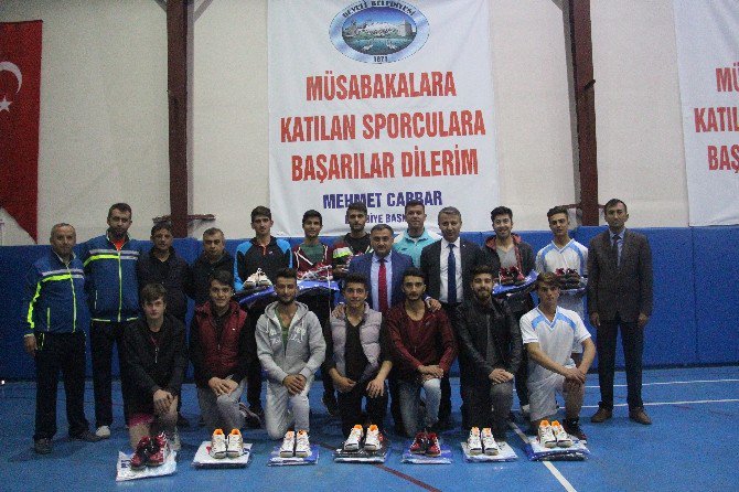 Başkan Cabbar’dan Belediye Voleybol Takımına Ziyaret