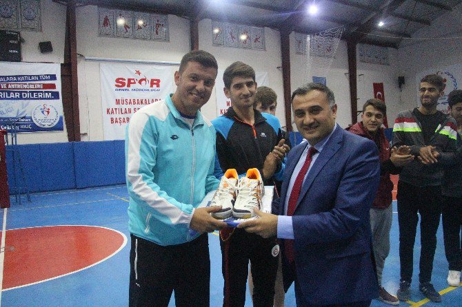 Başkan Cabbar’dan Belediye Voleybol Takımına Ziyaret