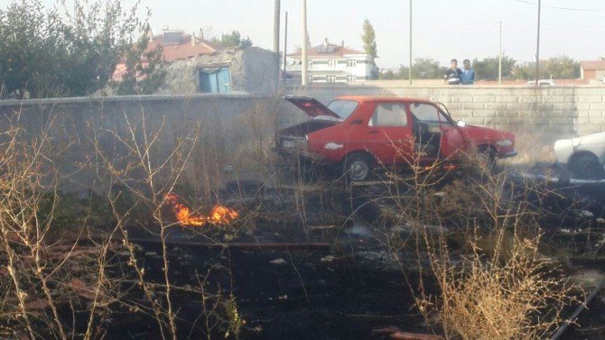 Otoparkta Çıkan Yangında 7 Araç Zarar Gördü