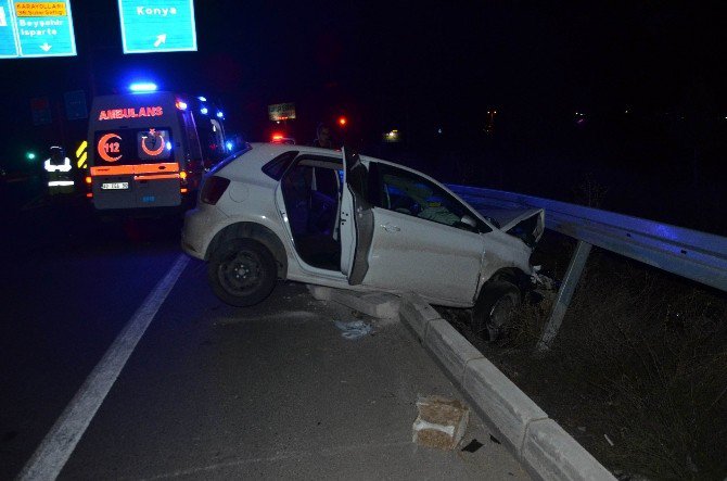 Seydişehir’de Otomobil Bariyerlere Çarptı: 3 Yaralı