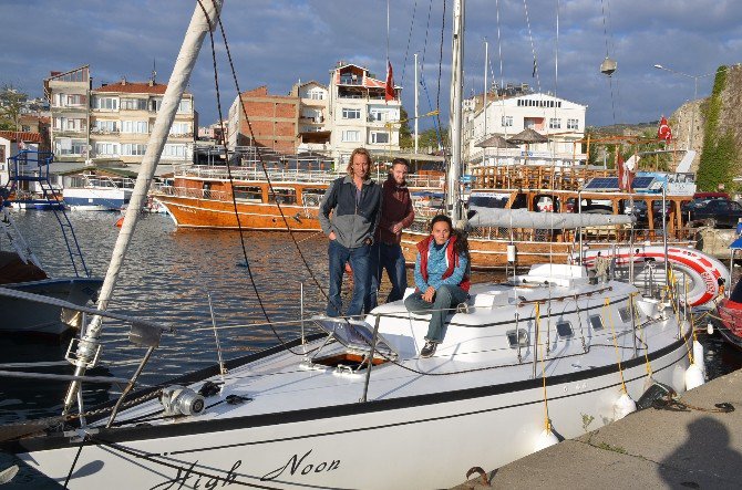 Letonyalı Turistler Sinop’a Demir Attı