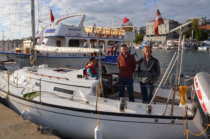 Letonyalı Turistler Sinop’a Demir Attı