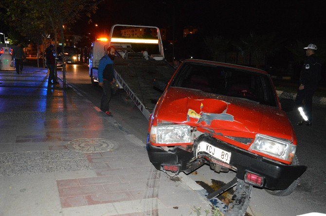 Manisa’da Halk Otobüsü İle Otomobil Çarpıştı: 2 Yaralı