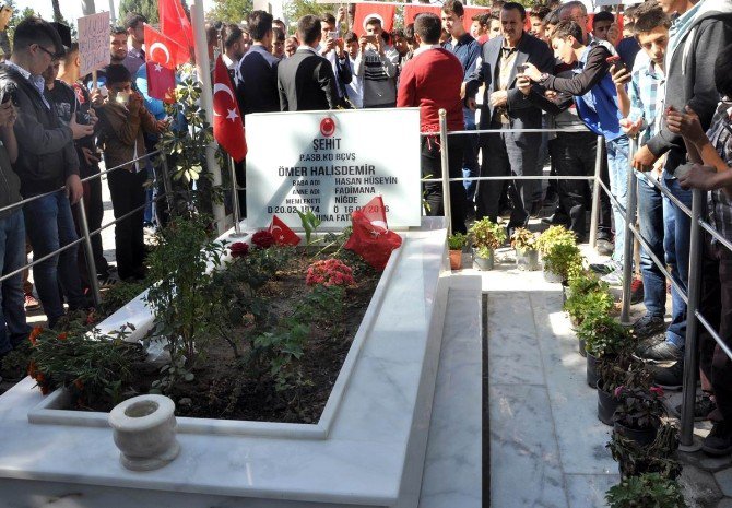 Selçuklu Belediyesi Bin Kişiyi Şehit Ömer Halisdemir’in Kabrine Götürüyor