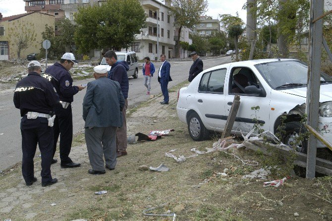 79 Yaşındaki Sürücü Kazayı Ucuz Atlattı