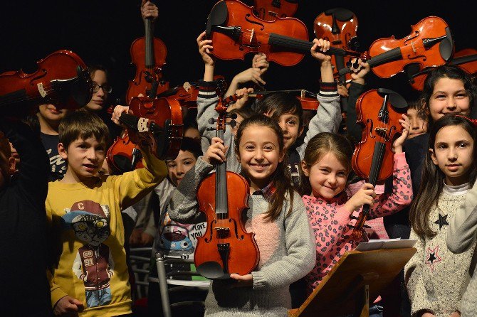 Harika Çocuklar Cumhuriyet Bayramı Konserine Hazırlanıyor