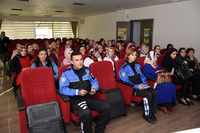 Türk Kadınlar Birliği’nden Eğitim Semineri