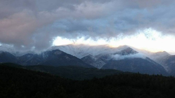 Uludağ’ın Zirvesine Sezonun İlk Karı