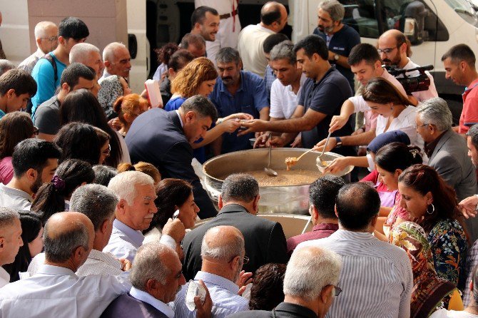 Akdeniz’de Aşure Kazanları Barış İçin Kaynadı