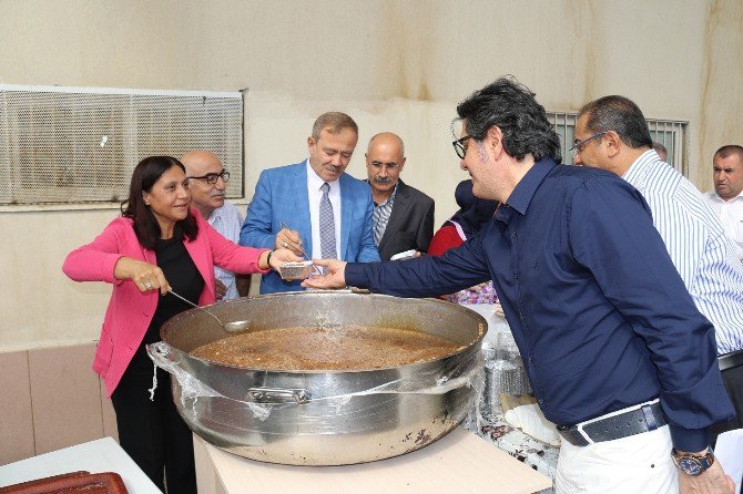 Akdeniz’de Aşure Kazanları Barış İçin Kaynadı