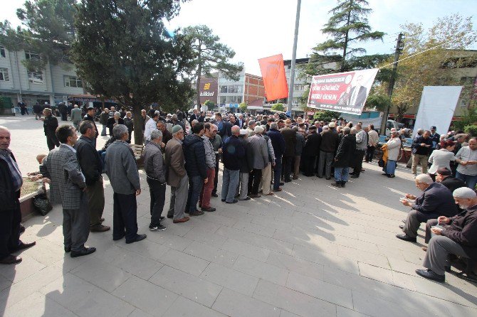 Akyazı Belediyesi 6 Bin Kişilik Aşure Dağıttı