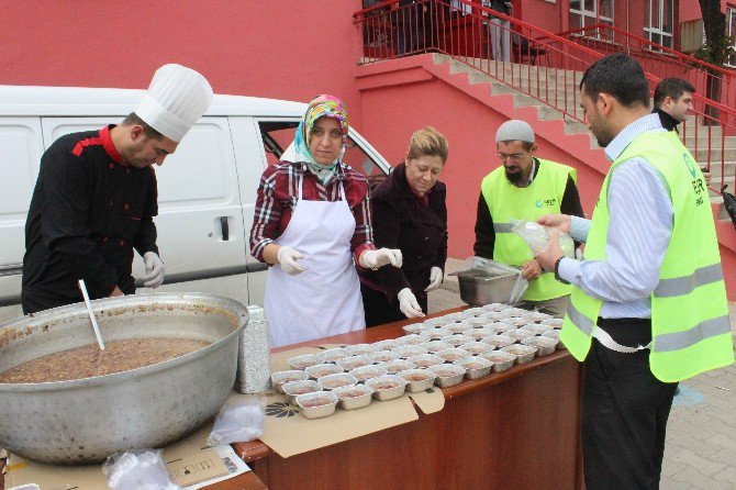 Ortaokul Öğrencilerine Aşure İkramı