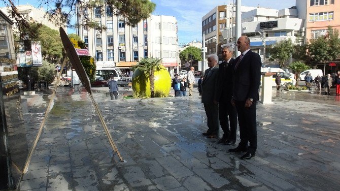 Burhaniye’de Muhtarlara Coşkulu Kutlama