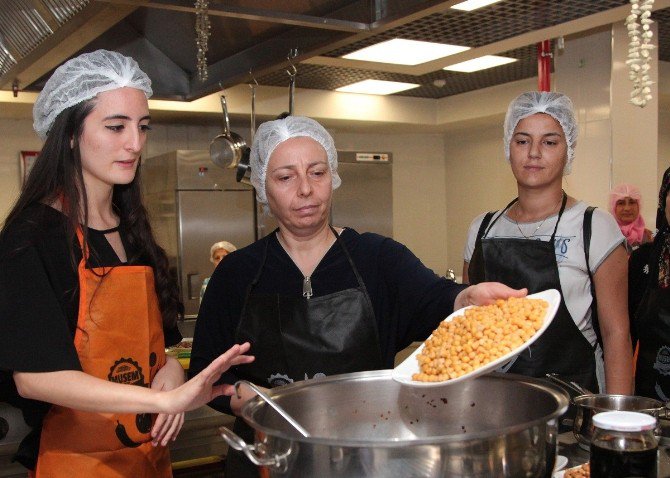 Çölyak Hastalarına Özel Aşure Yapıldı