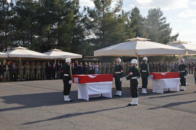 Liceli Şehitler İçin Tören Düzenledi