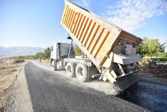 Hacıyusuflar Mahallesinin Yolları Asfaltlandı