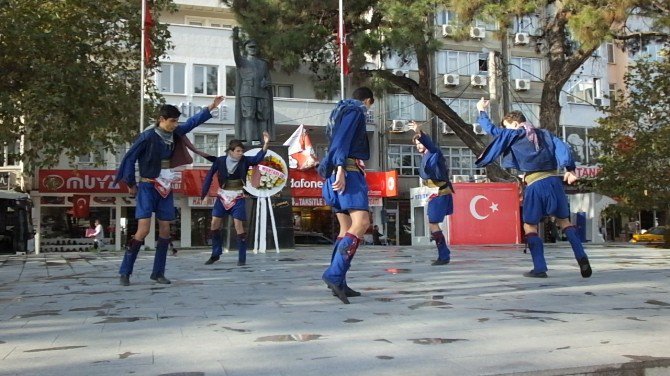 Burhaniye’de Muhtarlara Coşkulu Kutlama