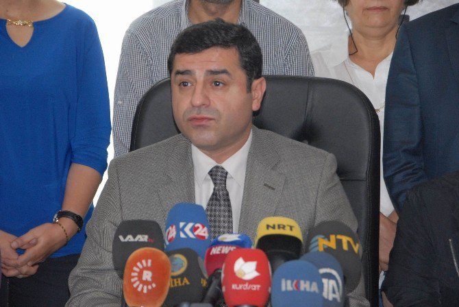 Demirtaş: “Başkan Seçileceğimi Bilsem De Yine ’Hayır’ Oyu Veririz”