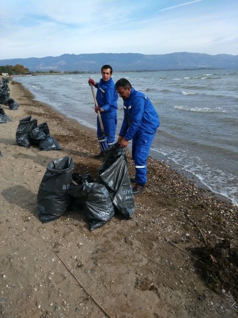 İznik Gölü Sahilinde Temizlik Harekatı