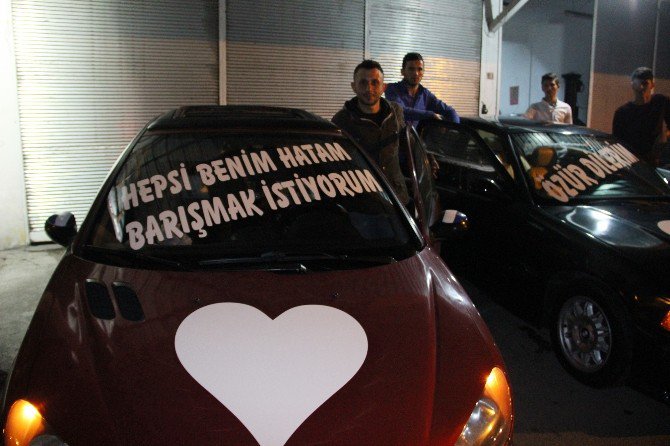 7 Otomobile “Özür Dilerim” Yazıp Eşinden Af Diledi