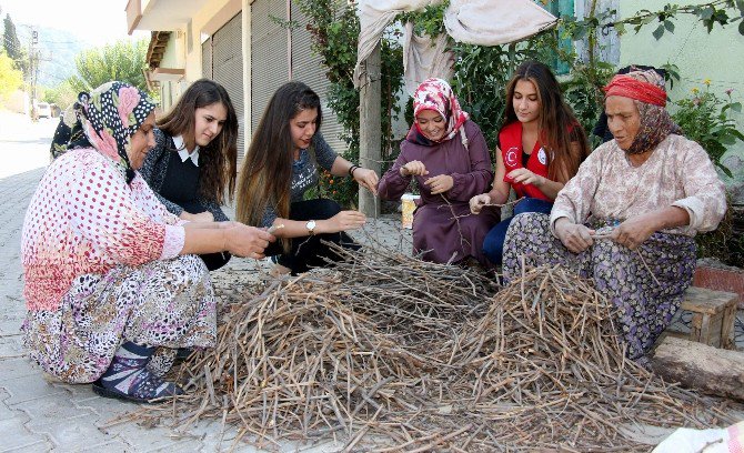 Şehirli Gençler Köy Hayatını Öğreniyor