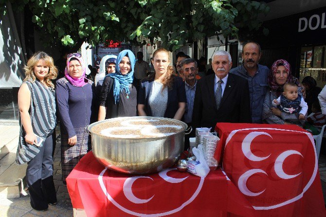 Mhp Kadın Kolları Tarafından Aşure Dağıtıldı