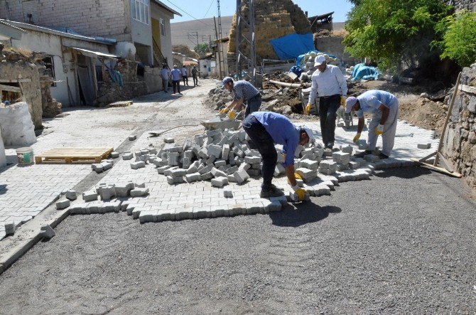 Palandöken Belediyesi 25 Köyde Sokakları Kilit Taşı İle Nakış Nakış İşledi