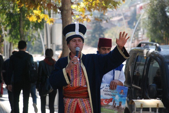 Tokat Caddelerinde Güreşlere Tellalı Davet