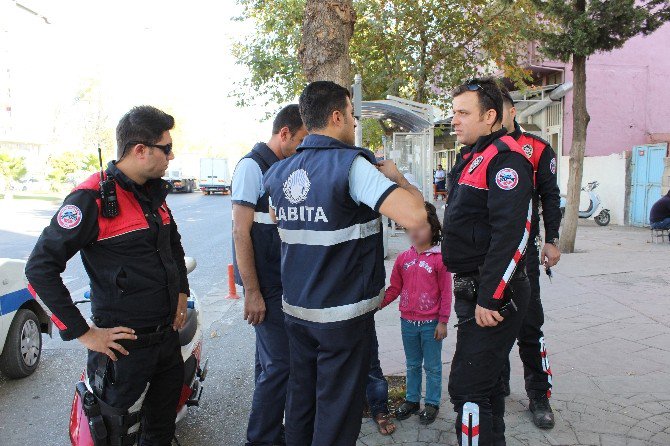 Polis Suriyeli Dilenci Çocukları Yakaladı