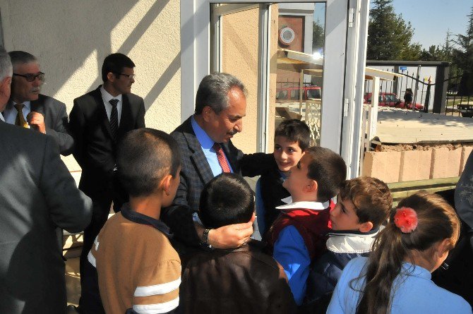 Akşehir Protokolü Kızılay Aşevi’nde Öğrencilerle Birlikte Yemek Yedi