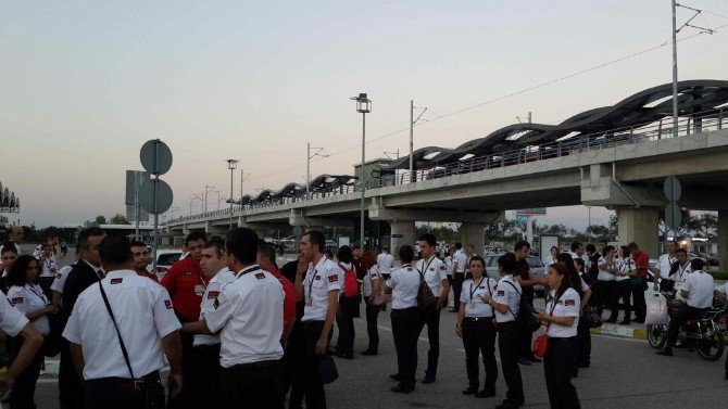 Havalimanında 306 Güvenlik Görevlisinin İş Akdi Feshedildi.