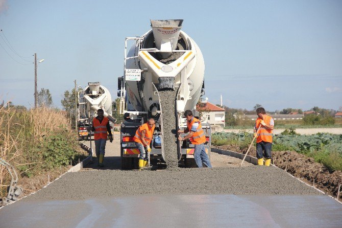 Bafra’da Beton Yol Çalışmalarına Hız Verildi