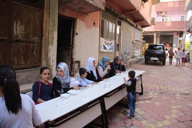 Ak Parti Kadın Kolları Aşure Etkinliği Düzenledi