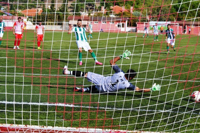 Ayvalıkgücü Belediyespor’da Kaleci Emrullah Güven Veriyor