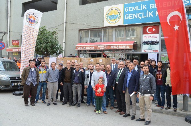 Gemlik Belediyesi’nden Grevdeki Gübre İşçilerine Erzak Yardımı