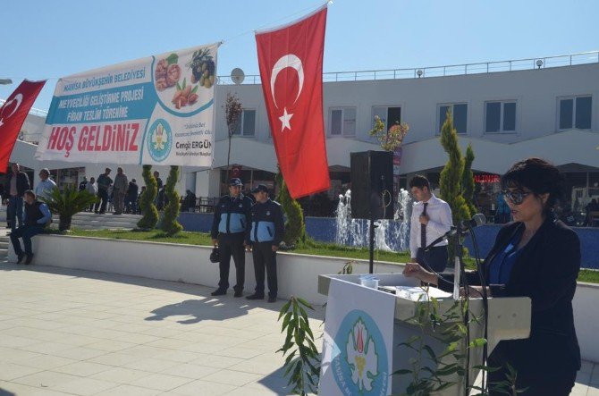 Büyükşehirden Selendili Çiftçilere Fidan Desteği